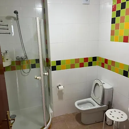 Casa Con Terraza Y Jardin بيت للعطل