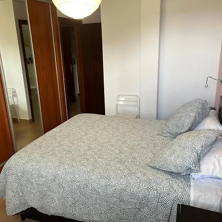 Casa Con Terraza Y Jardin بيت للعطل *