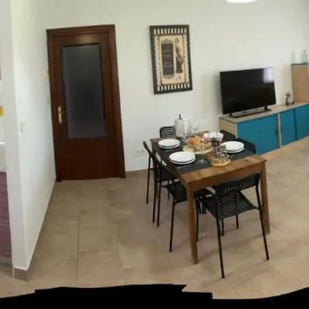 Casa Con Terraza Y Jardin بيت للعطل