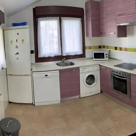 Casa Con Terraza Y Jardin بيت للعطل