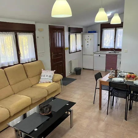 Casa Con Terraza Y Jardin بيت للعطل موغاينا