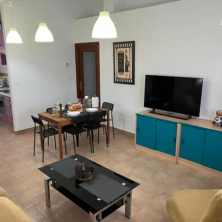 Casa Con Terraza Y Jardin *