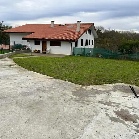 Casa Con Terraza Y Jardin بيت للعطل موغاينا